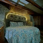 Cave Ξενοδοχείο 3*