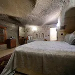 Hotel Cave