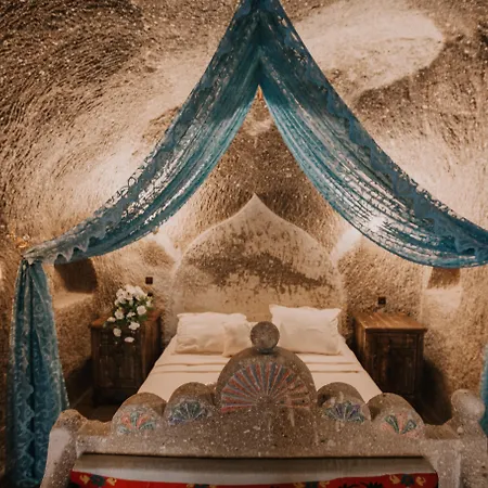 홀리데이 케이브 3*