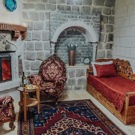 Hotel Flintstones Cave 2*