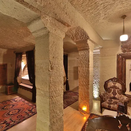 Hotel Flintstones Cave 3*