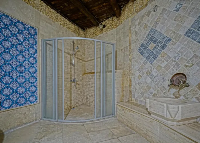 홀리데이 케이브 호텔 3*